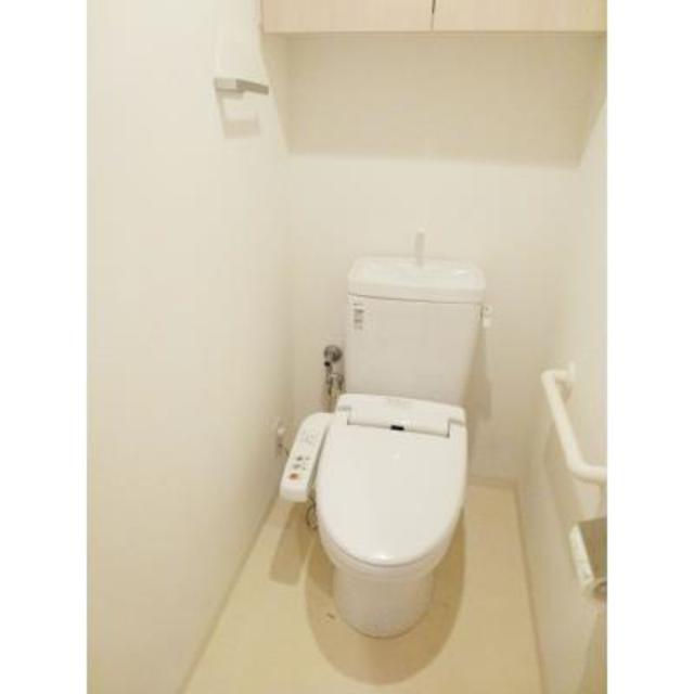 トイレ　※写真は同タイプ住戸です。