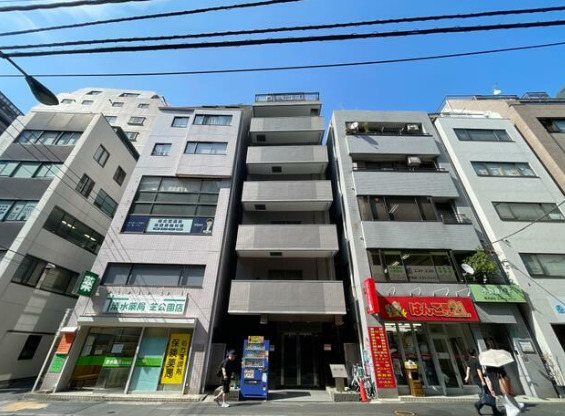 建物外観　ネット無料。ネット無料なら月々実質4000円程度のコストがか