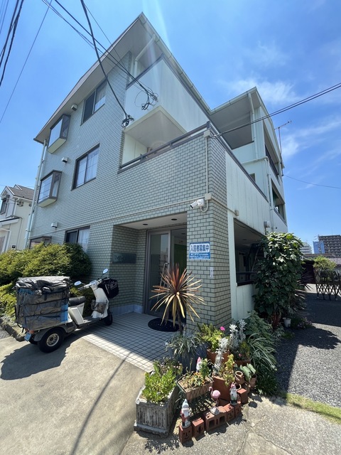 建物外観　★タイル貼りのお洒落な外観です★