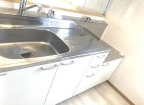 キッチン　同じ建物の別のお部屋の写真です。現況優先。