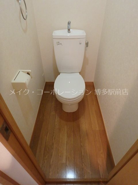 トイレ　※写真は棟内別部屋参考写真