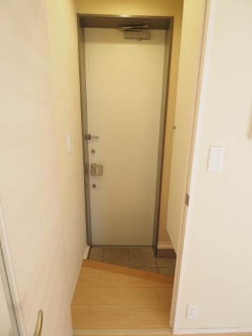 玄関　※別部屋参考写真