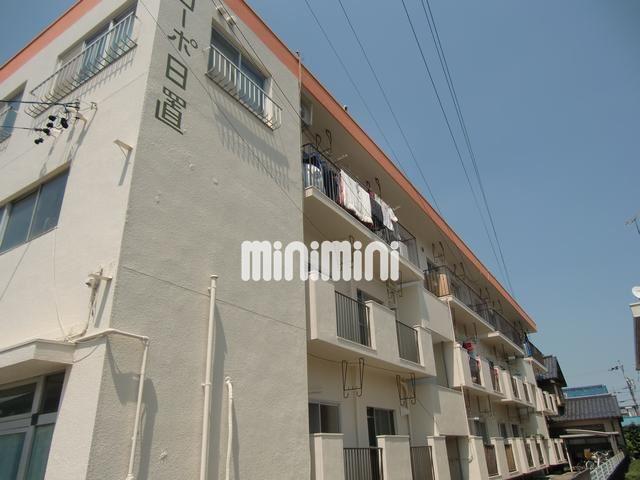 建物外観　３階建て東向き