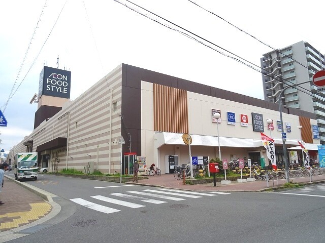 スーパー　イオンフードスタイル摂津富田店（スーパー）まで111m