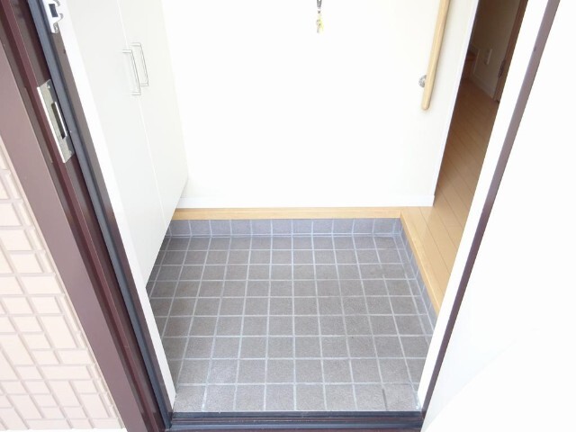 玄関　同物件別室のイメージ画像となります　反転した間取りとなります