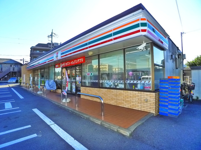 コンビニ　セブンイレブン（コンビニ）まで370m