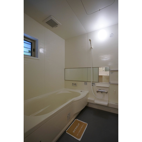 バス・シャワールーム　同じ建物の別のお部屋