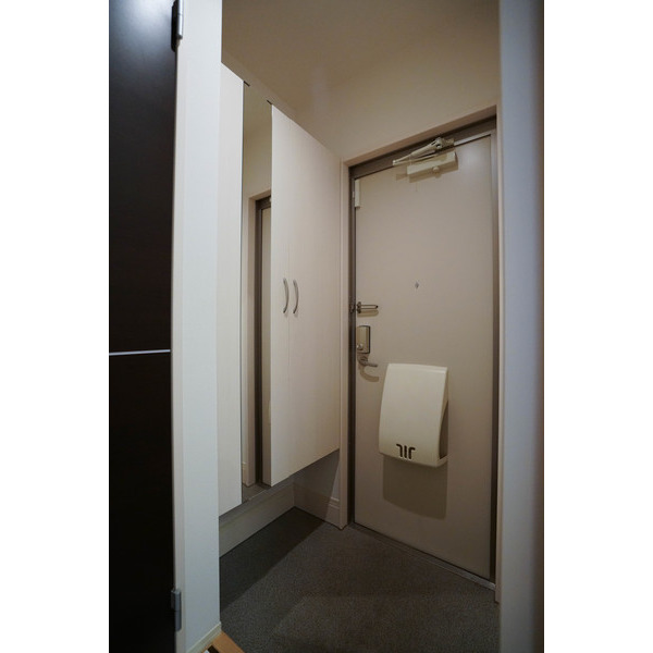 玄関　同じ建物の別のお部屋