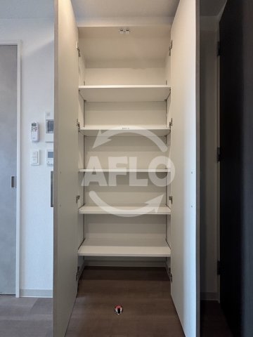 収納　アーバネックス南森町WEST　クローゼット