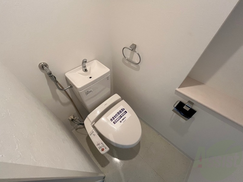 トイレ　こちらはトイレです。清潔感があり、安心して使用できます。