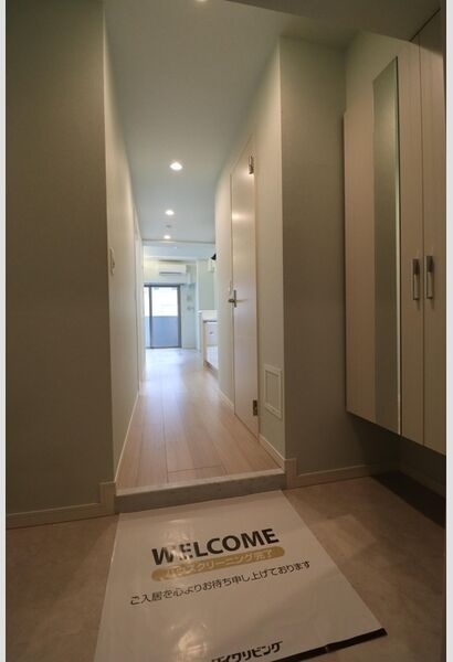 玄関　※写真は同じマンションの違う部屋のものになります。