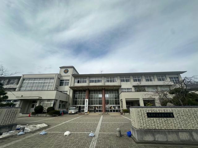 小学校　鳥取市立岩倉小学校（小学校）まで784m