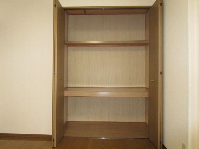 収納　写真は103号室です。(参考)