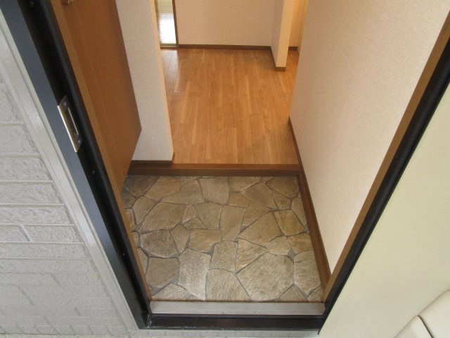 玄関　写真は103号室です。(参考)