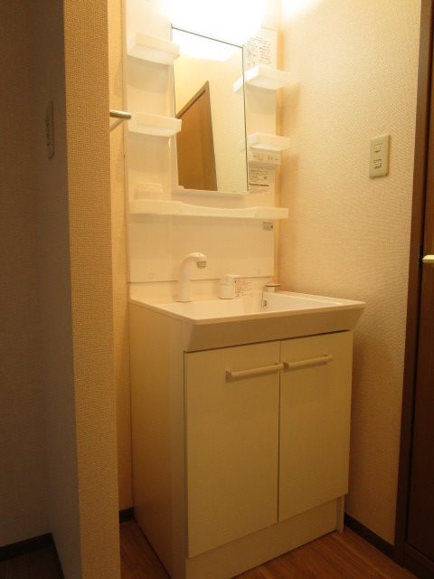 洗面設備　写真は103号室です。(参考)