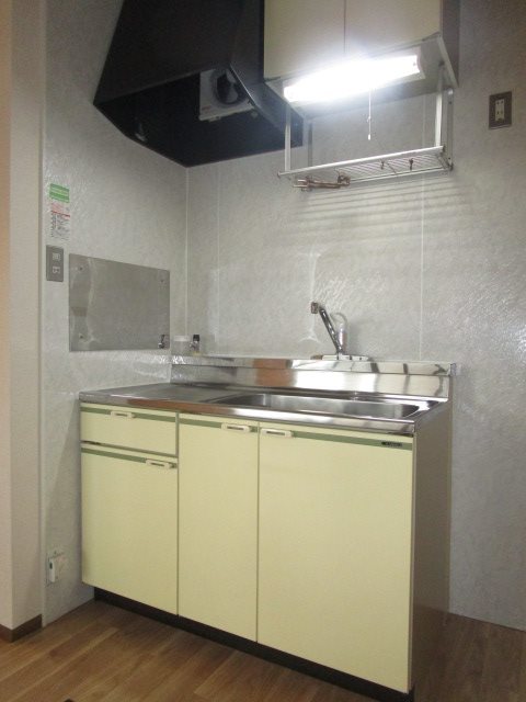 キッチン　写真は103号室です。(参考)