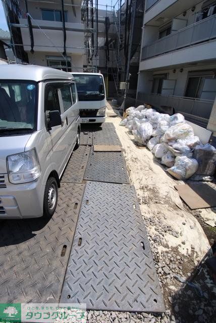駐車場　庭