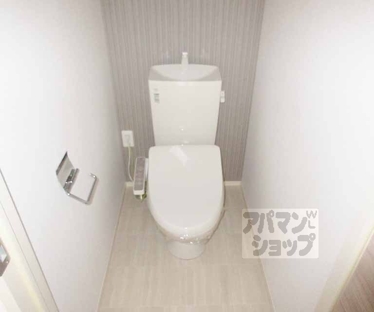 トイレ　温水洗浄便座付きです。