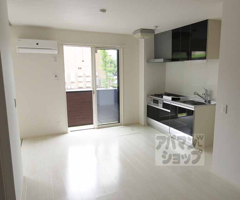 居室・リビング　白基調の清潔感があるお部屋です。