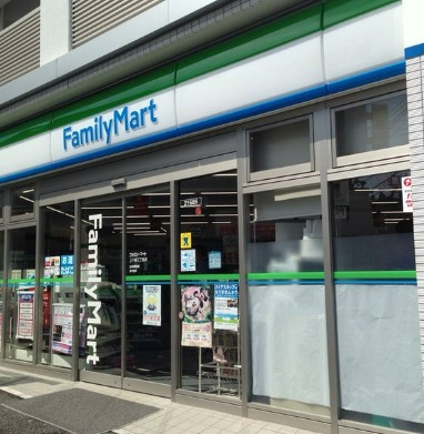コンビニ　ファミリーマート 上十条三丁目店（コンビニ）まで107m