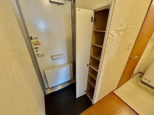 玄関　設備・仕様は号室により異なる為、現状を優先いたします。