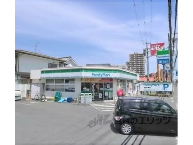 コンビニ　ファミリーマート寝屋川初町店（コンビニ）まで3800m