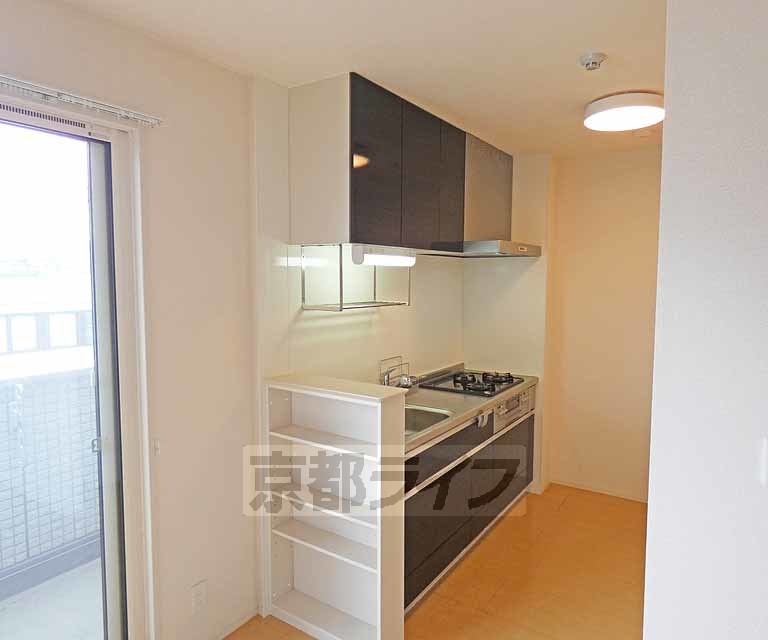 キッチン　３口コンロ付きの広いキッチンです！