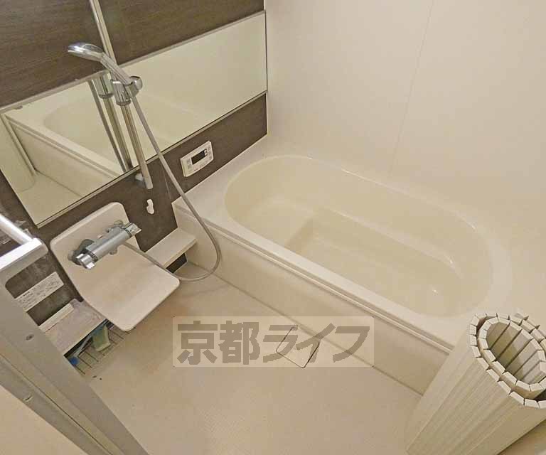 バス・シャワールーム　清潔感のある浴室です！