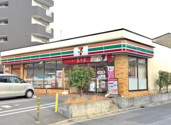コンビニ　セブンイレブン（コンビニ）まで240m