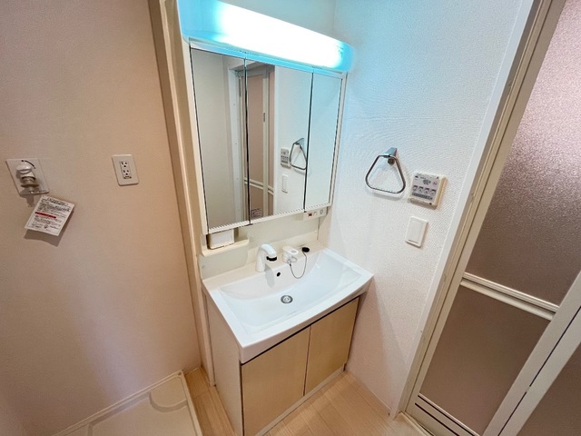 洗面設備　※同タイプの部屋写真です