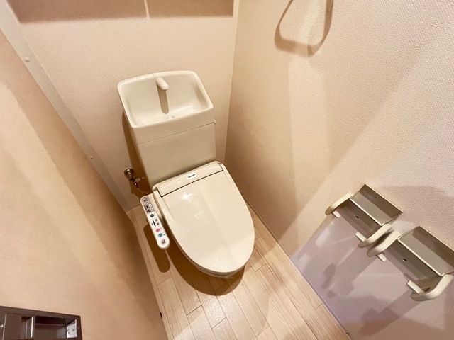 トイレ　※同タイプの部屋写真です