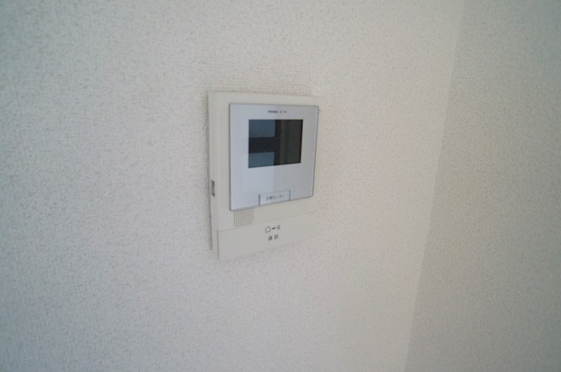 セキュリティ　テレビモニター付きインターホン設置済み。