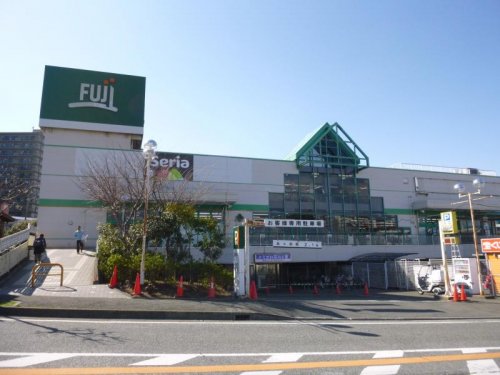 スーパー　ＦＵＪＩスーパー　善行店（スーパー）まで628m
