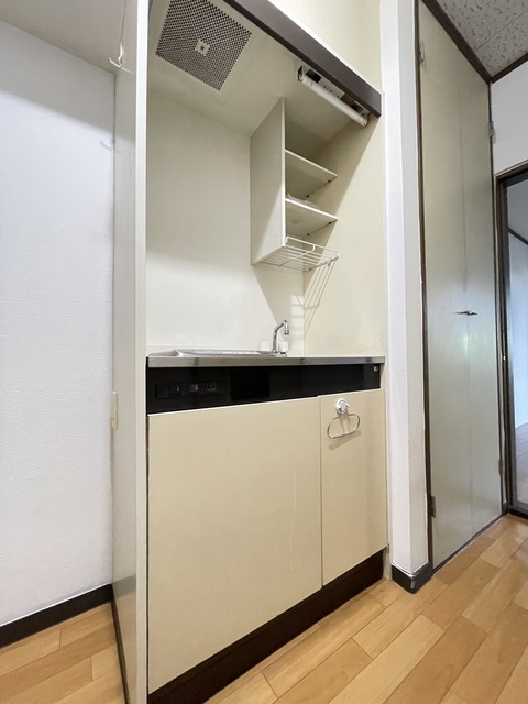 キッチン　火を使わず安心でお掃除も簡単なＩＨコンロ設置済です！