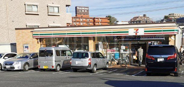 コンビニ　セブンイレブン横浜本村南店（コンビニ）まで590m