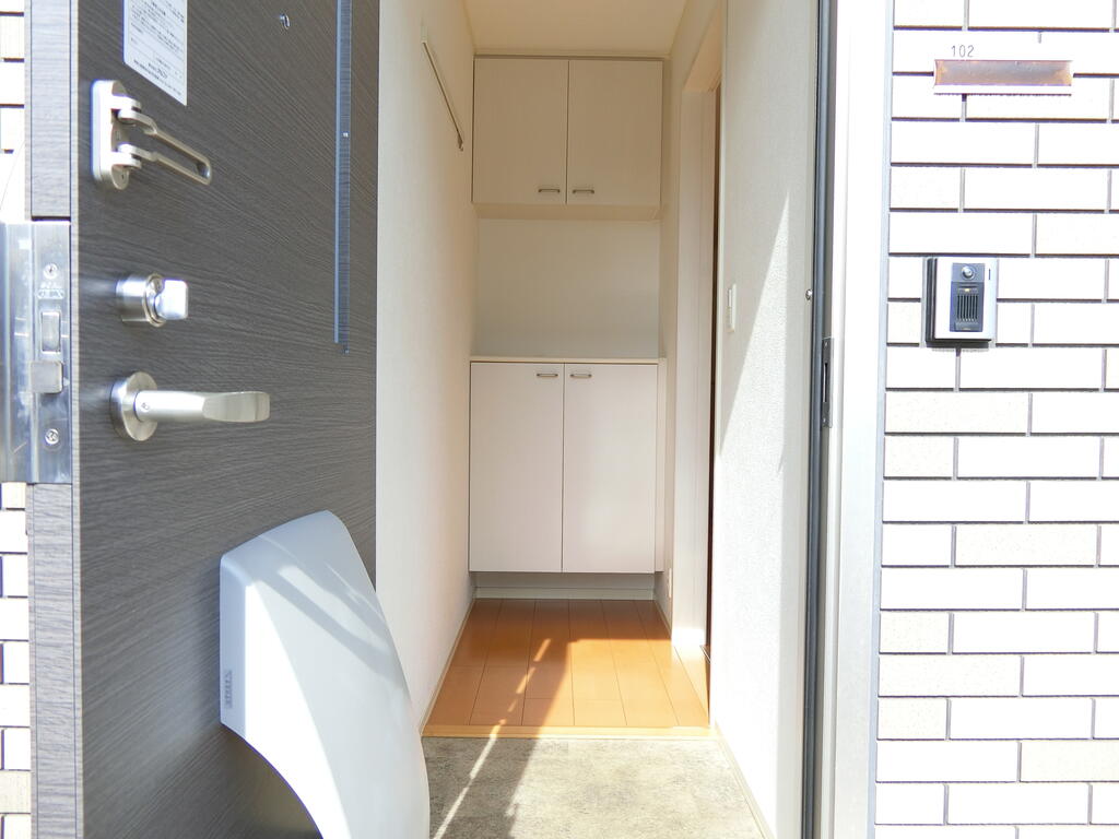 玄関　室内写真・動画・パノラマは同物件中部屋部屋のものです