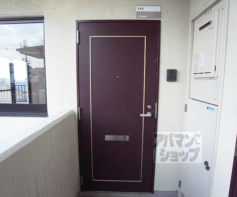 その他設備　３０５号室の玄関のドアです。