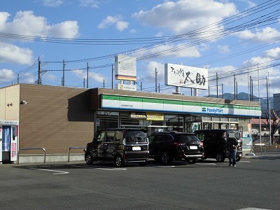 コンビニ　ファミリーマート（コンビニ）まで450m