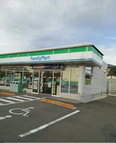 コンビニ　ファミリーマートさん（コンビニ）まで150m