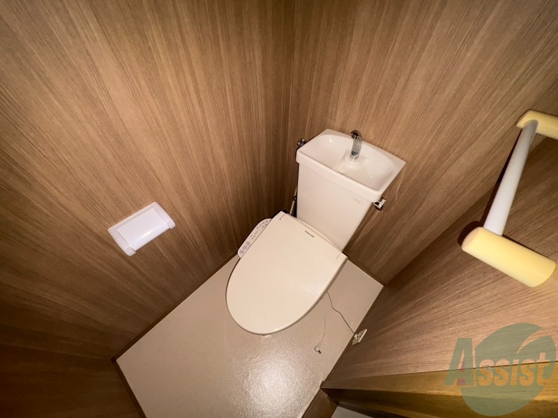 トイレ　トイレはこちらのウォシュレット付きになりますね。