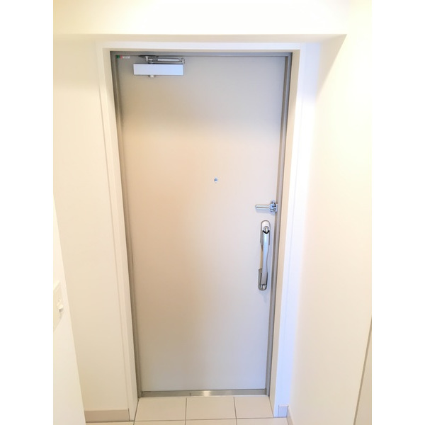 玄関　※別部屋参考写真