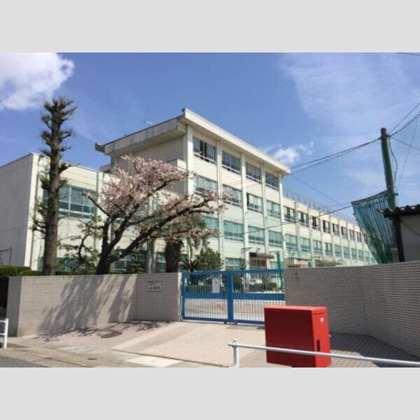中学校　名古屋市立楠中学校（中学校）まで1072m