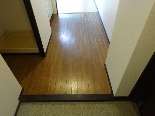 玄関　下駄箱有り