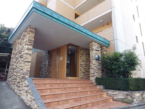エントランス　名古屋で一番初期費用の安い賃貸専門の不動産会社です(^^)