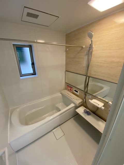 バス・シャワールーム　1坪タイプの浴室は乾燥機付きです。