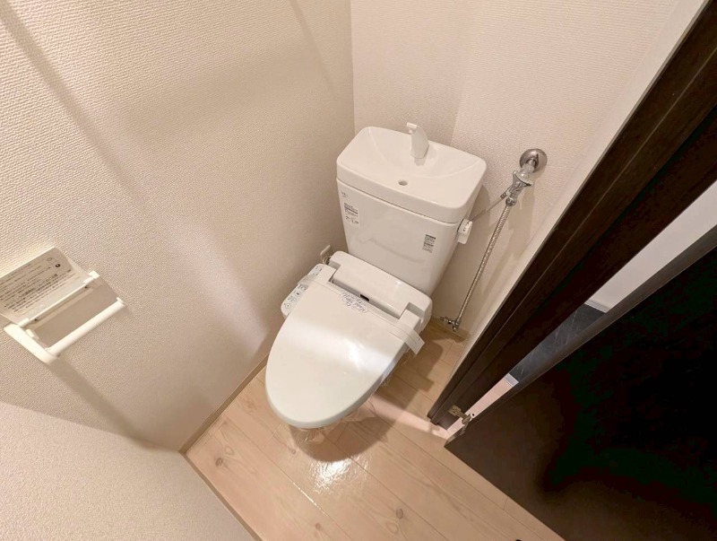 トイレ　こちらはトイレです。清潔感があり、安心して使用できます。