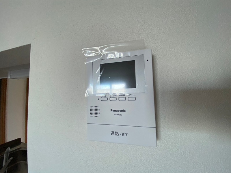 セキュリティ　ＴＶモニター付インターホンです。来客者の顔が見えるので安心！
