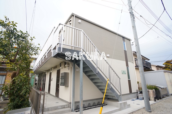 エントランス　お洒落な建物デザイン♪