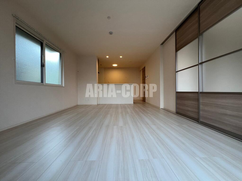 居室・リビング　角部屋で明るいリビングです♪
