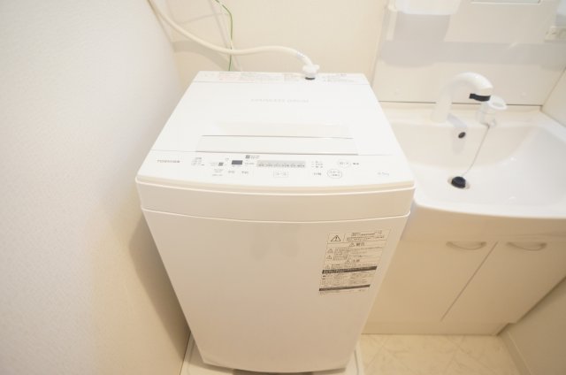 洗面設備　洗濯機です